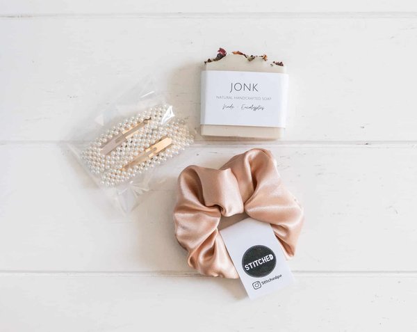 Les accessoires de mode incontournables pour sublimer sa coiffure