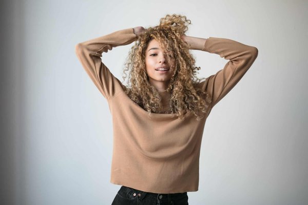 Tout savoir sur les types et textures de cheveux et leur entretien
